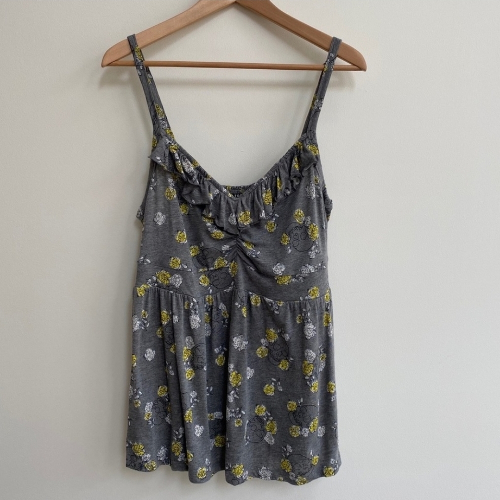 TORRID gray tank top with skulls